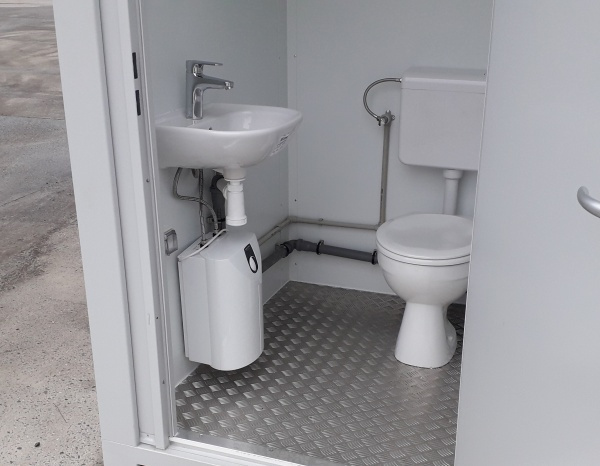 (WC21) 2 WC indépendant 8 pieds ( +/- 3 m² )