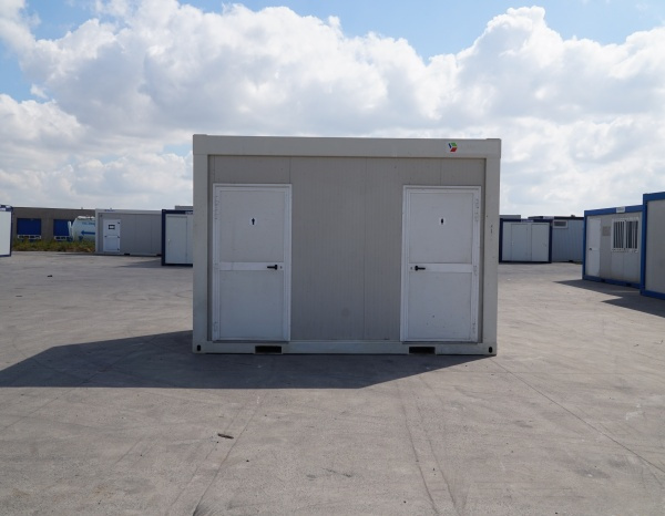 (WC42) 400 cm x 240 cm H/D ( +/- 9,60 m² )