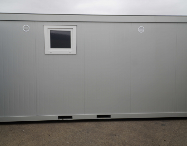 (WC62) 600 cm x 240 cm H/D ( +/- 14,70 m² )