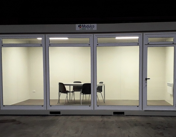 ( M63V) Pop-up store/Glazen zijde 600 x 300 cm ( +/- 18,00 m² )