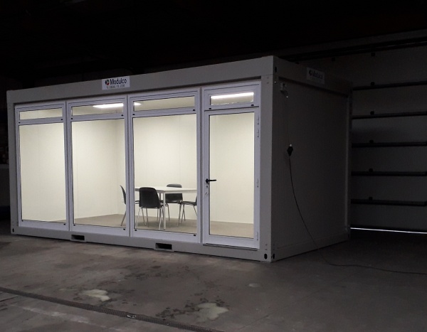 ( M63V) Pop-up store/Glazen zijde 600 x 300 cm ( +/- 18,00 m² )