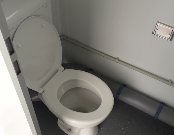 (WCD32) 1 WC + 1 urinoir + 1 douche  ( +/- 7,35 m² )
