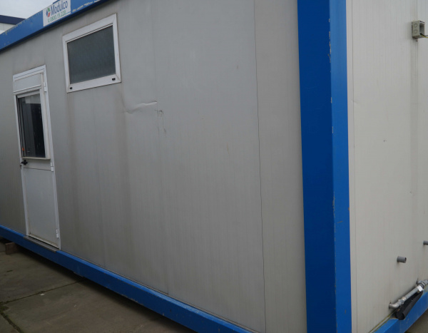 (D63) 600 cm x 300 cm 4-6 Douches ( +/- 18,00 m² )