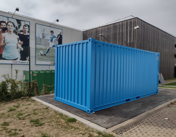 Entreposage " Porte sectionnelle 20 pieds " ( +/- 14,70 m² )