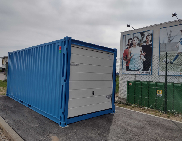 Oplslagcontainer "  sectionneldeur 20 voeten ( +/- 14,70 m² )