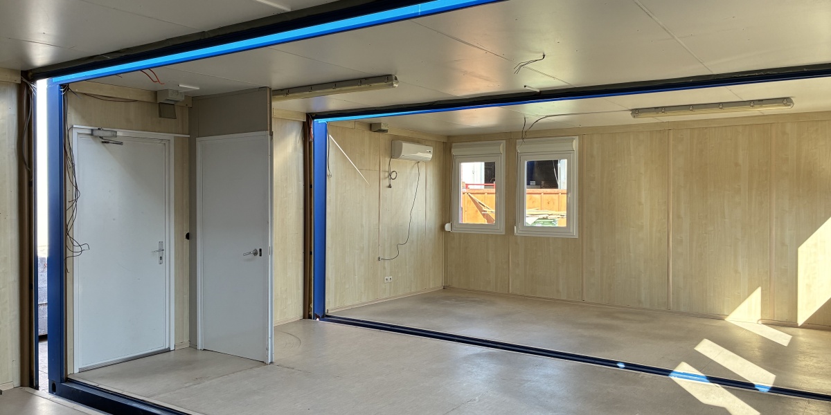 Assemblage de 3 containers de +- 600 x 300 cm qui forme un module de +- 600 x 900 cm - slide 5