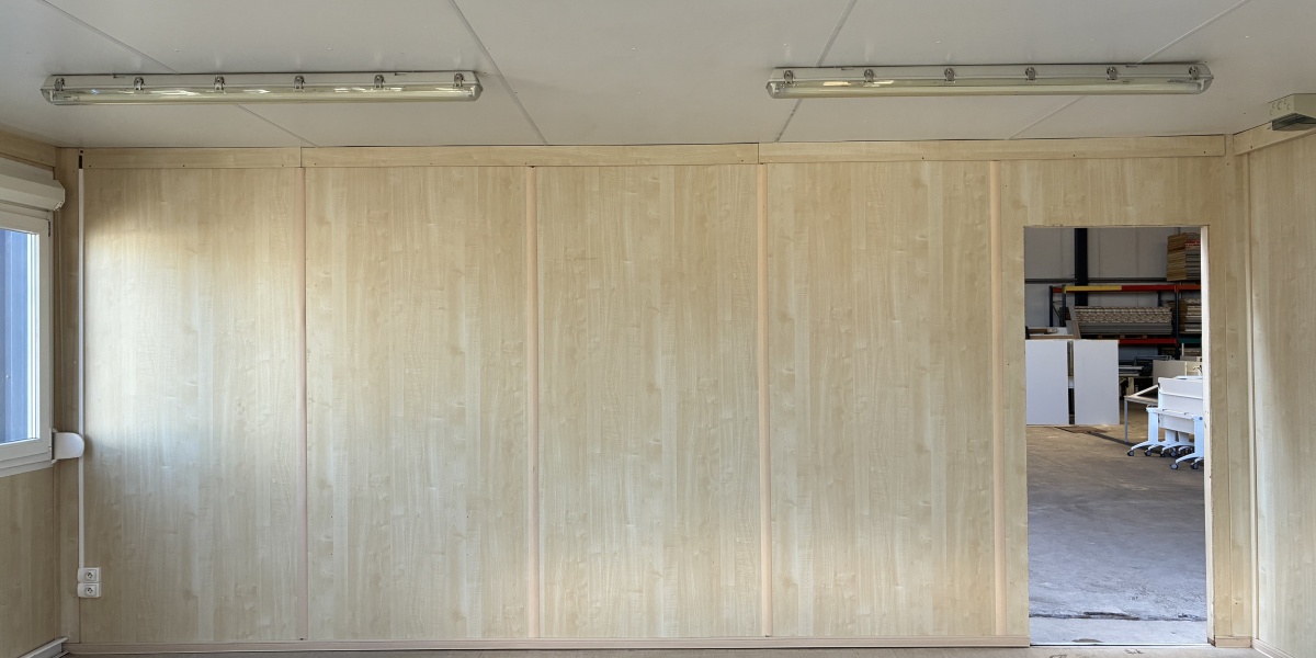 Assemblage de 3 containers de +- 600 x 300 cm qui forme un module de +- 600 x 900 cm - slide 4